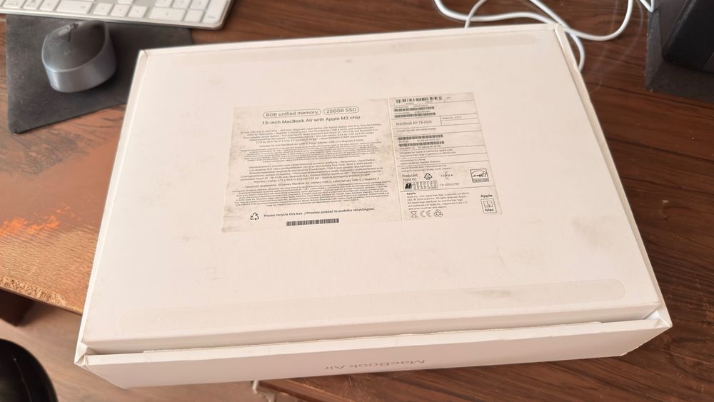 MacBook Air 13" M3 (2024) — 8GB / 256GB