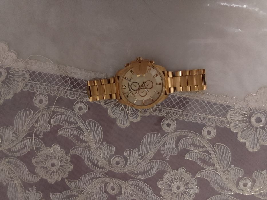 Soat sotiladi juda zòr bir marta taqilgan yangi javob