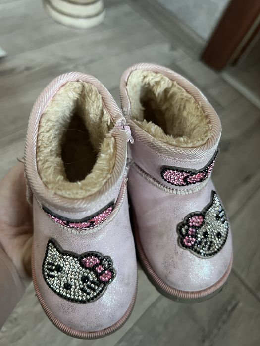 Продам детские угги