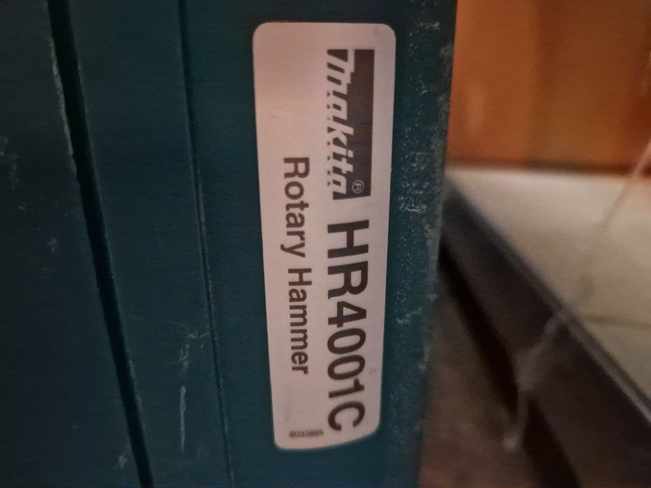 Перфоратор  Makita HR4001C