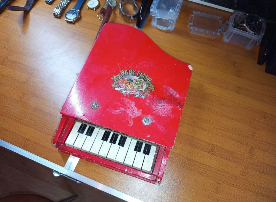 Pian chinezesc vechi de jucarie Baby Piano