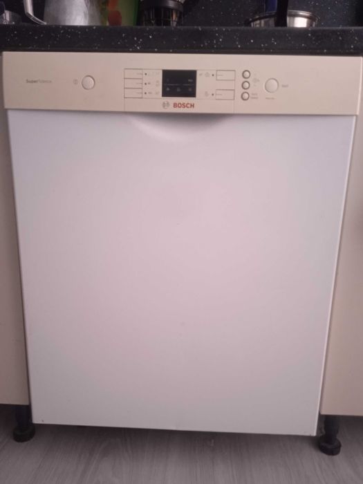 Съдомиялна Бош на части