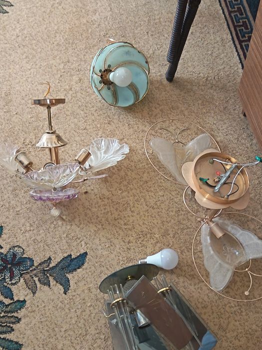 Продаются люстры