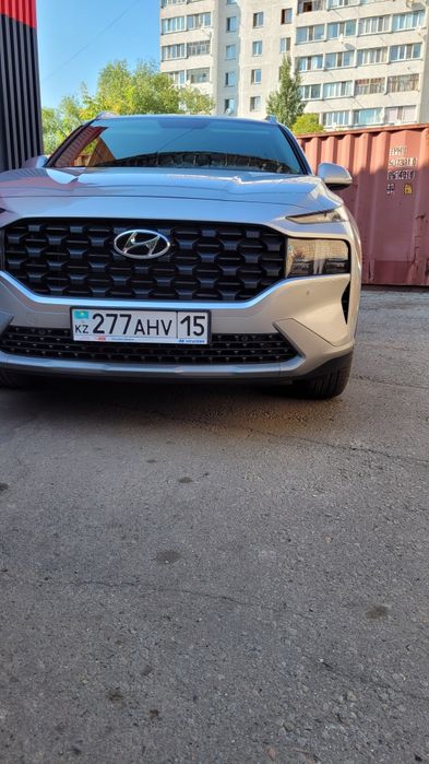 Автомобиль Санта Фе.