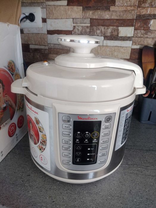 Vând oala sub presiune Moulinex