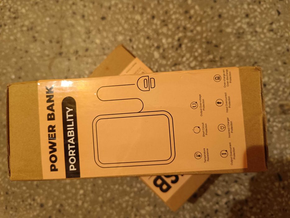 Нова 50000mAh външна батерия с вградени кабели, 7 изхода и 3 входа