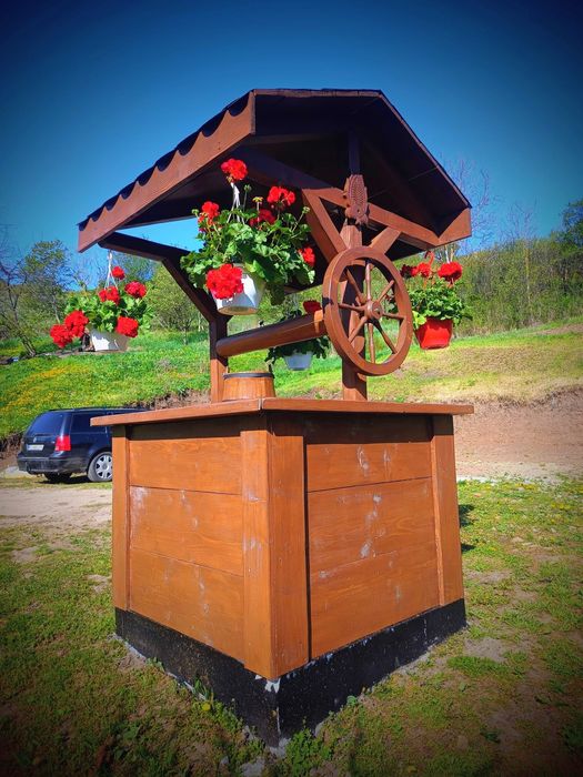 Fântână, afumătoare, toaletă de gradina,cuptor de pâine