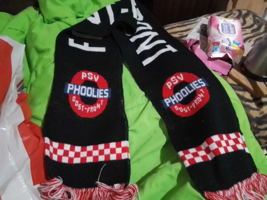 Продавам колекционерски футболни шалове!12 лв.бр.