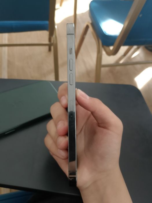 Продам Айфон 12 про макс