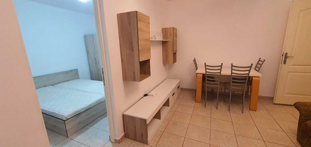 Închiriez apartament cu 2 camere ultracentral Marghita