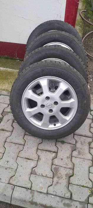 Vand 4 roti complete de iarna opel 195/60/r15 in stare foarte bună