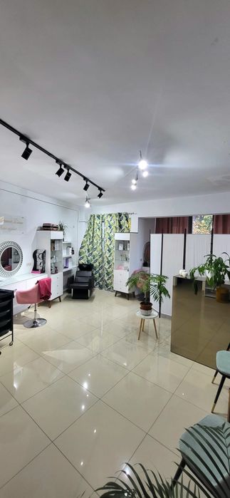 Inchirere post de  manichiura si coafor