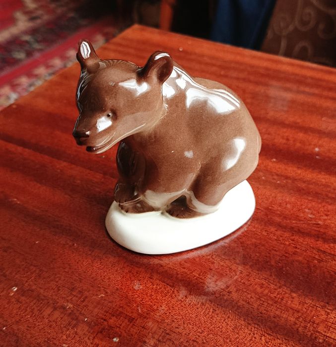 Продаю фарфоровую статуэтку(Мишка)