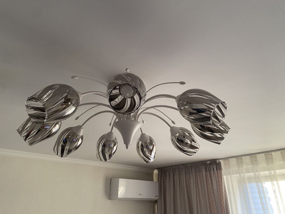 Продам люстры