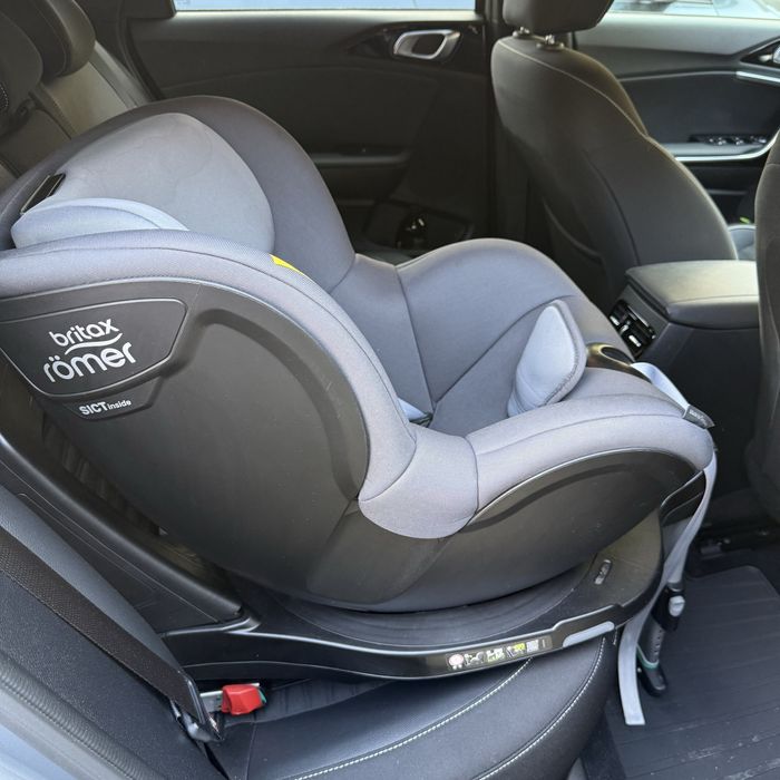 Se vinde scaun auto Britax Romer rotativ 360, varsta 0-4 ani