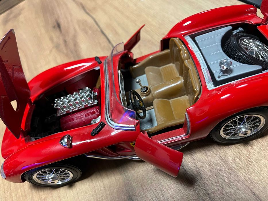 BBURAGO метална колекционерски модел FERARRI 250 TESTAROSSA 1:18