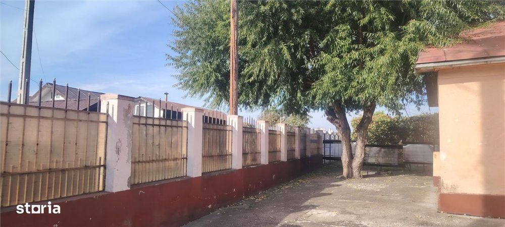Casa cu 2 fronturi si pozitie foarte buna pe dn 1 A in Lipanesti