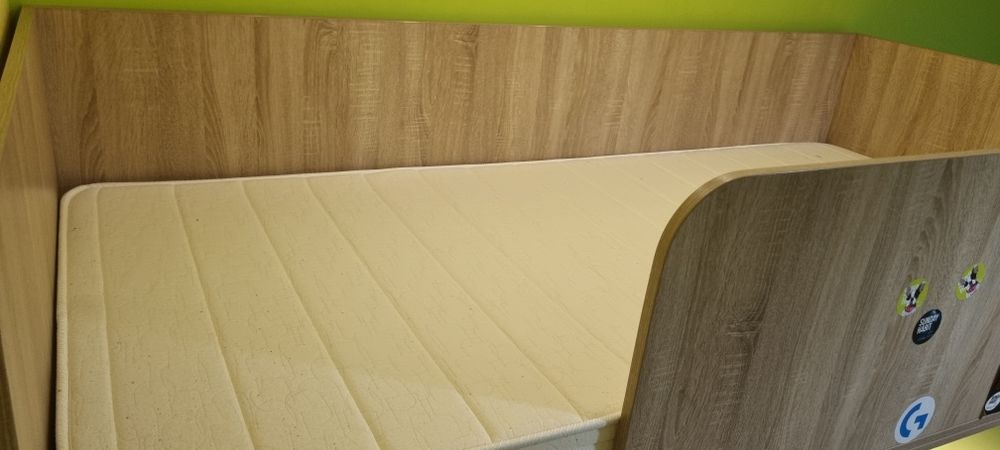 Двуетажно легло с матраци