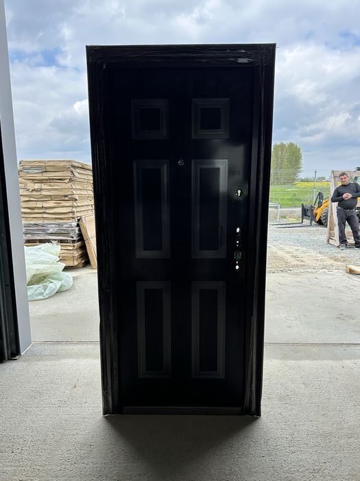 Usi metalice  diferite modele , noi .