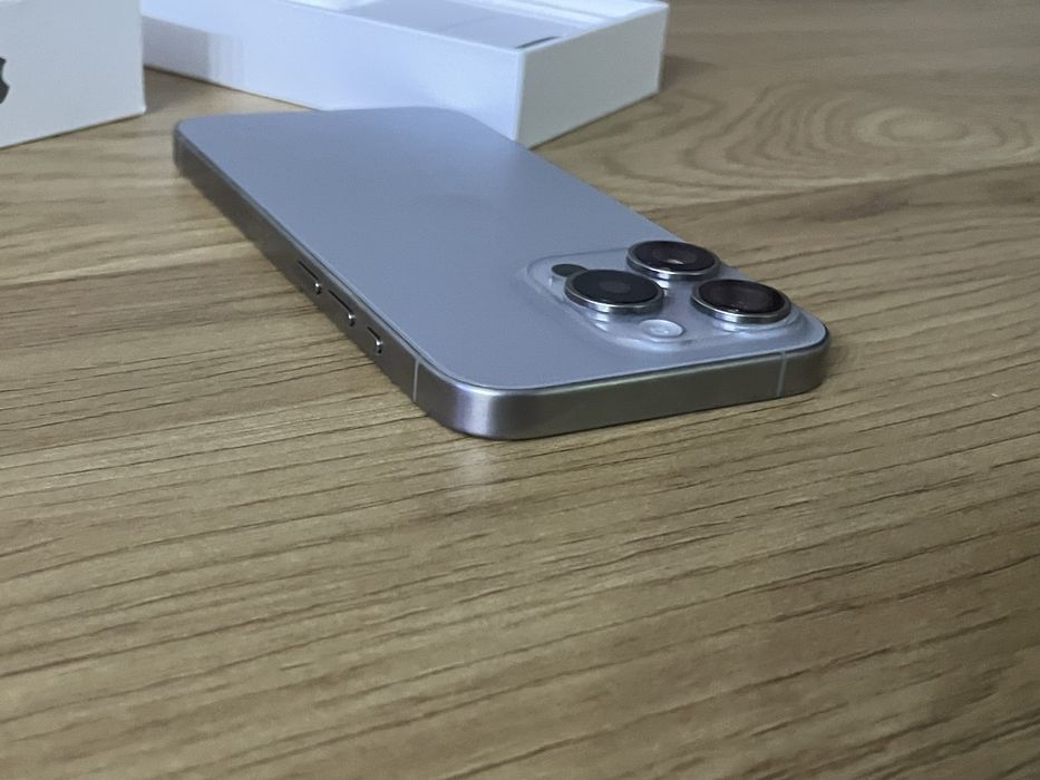 Бартер като нов iPhone 15 pro 256gb natural 88%