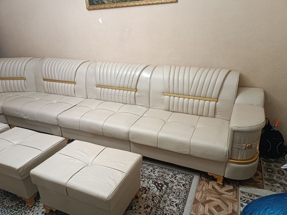 Мягкий новый уголок для гостиной