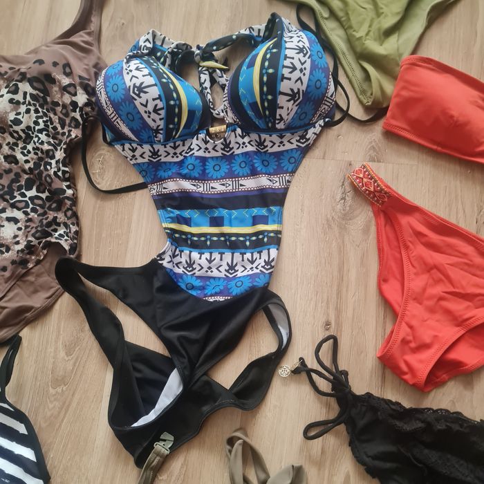 Сутиени CK бански la perla