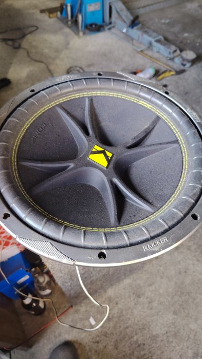 Vând Subwoofer,amplificatoare,stații mpr alpine auto