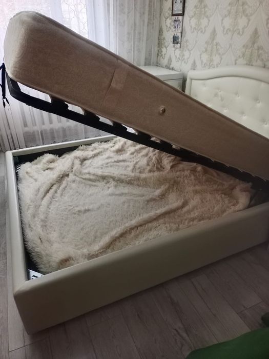 Продам двухспальную  кровать