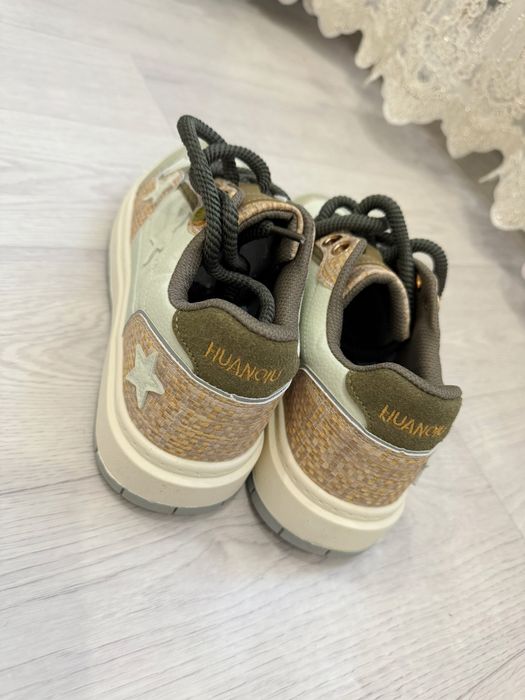 Продам новые кроссовки универсальные 42 размер