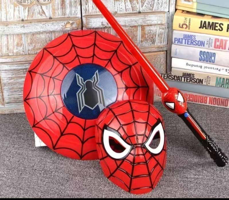 Человек паук маска, щит, палка