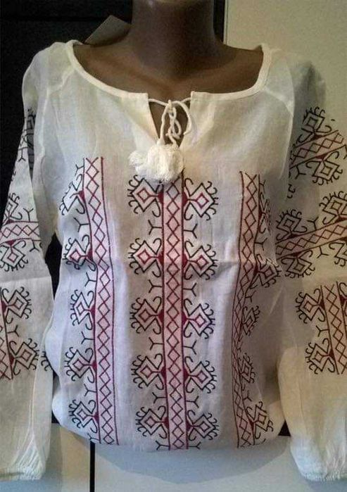 bluza ie maneca lunga alb cu rosu marime M