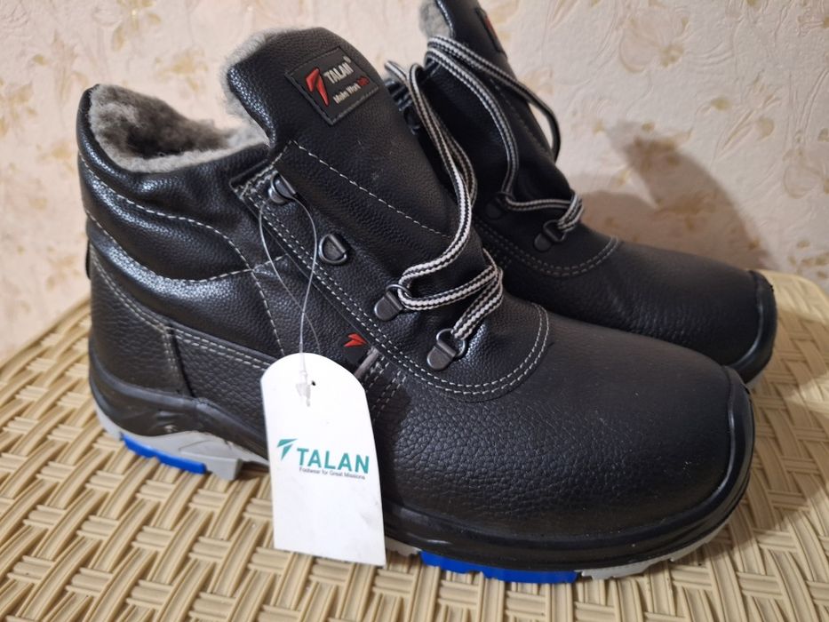 Спецобувь новая продам.