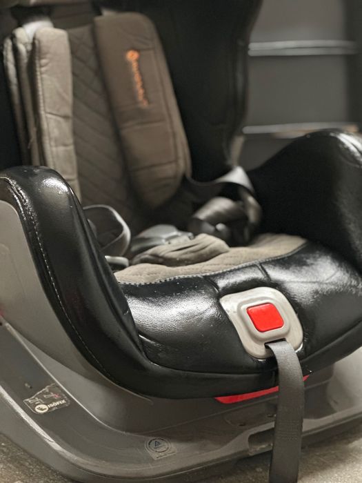 Avionaut Столче за кола Glider Royal Black