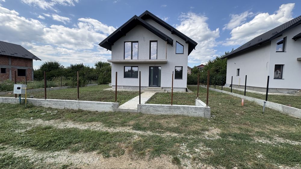 De vanzare casa Parter+ Mansarda