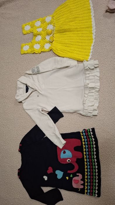 Для девочки 3-4 года: платья, колготы, костюм под дождь