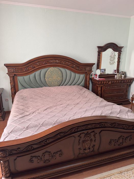 Продам спальный гарнитур