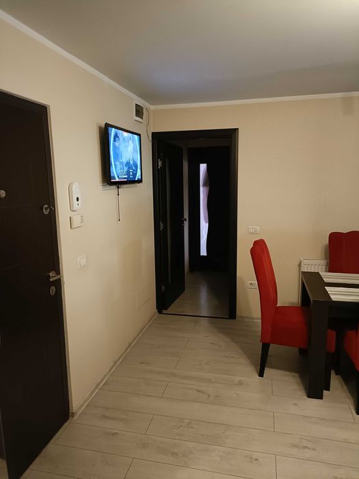 Vând apartament parter cu extindere.