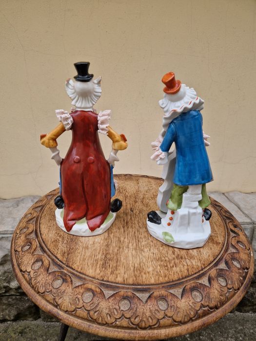 Чифт прекрасни антикварни колекционерски порцеланови фигури статуетки