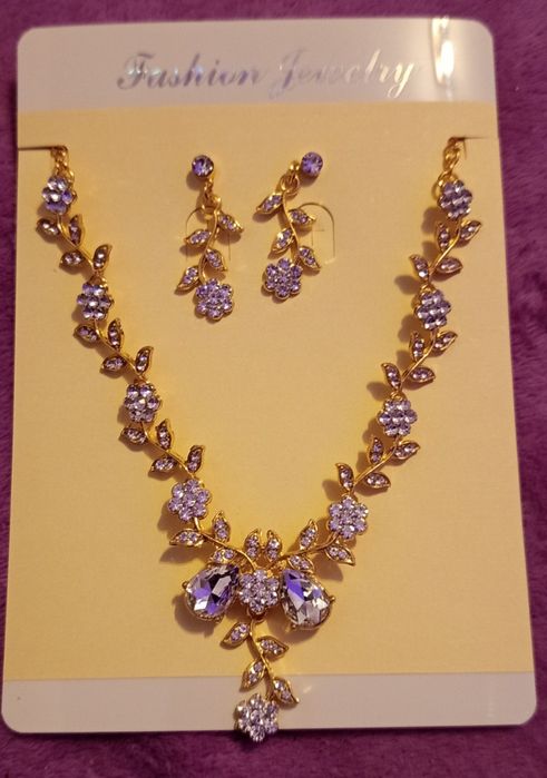 Set colier și cercei foarte eleganți