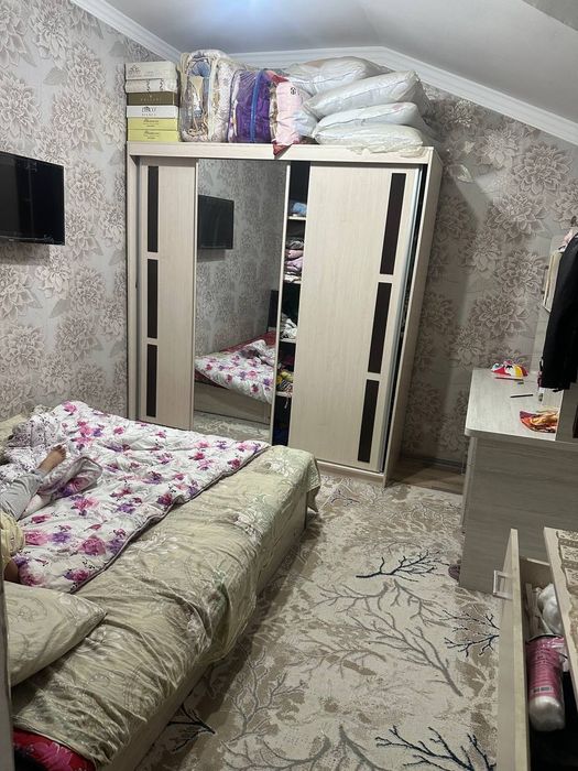 Ikki etajkali 5 honali uy sotiladi uy o'zimiki