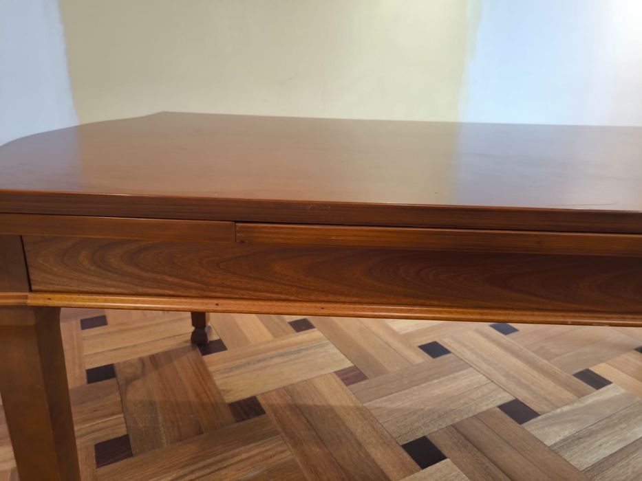 Продам большой кухонный стол