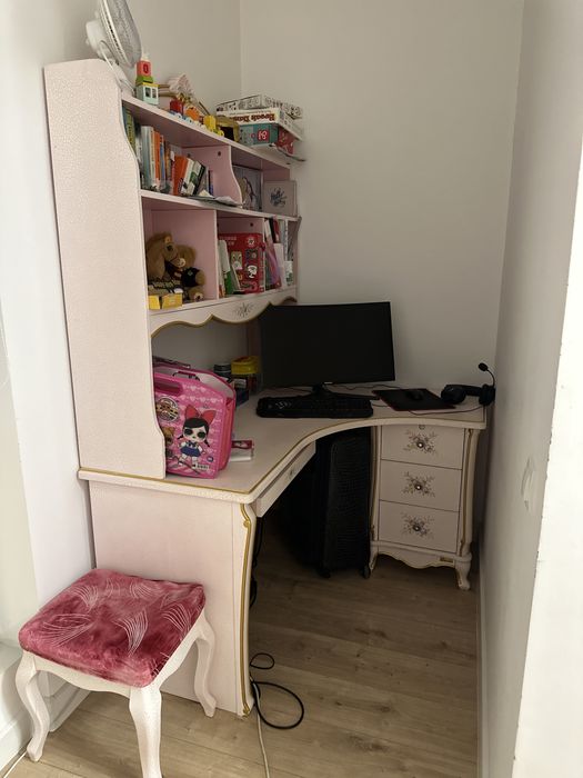 Продаю детский мебельный гарнитур для девочки