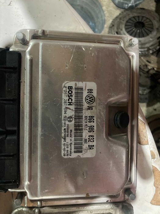 Компютър еку ecu електронен блок двигател Пасат Б5.5 2.3 V5 170кс AZX