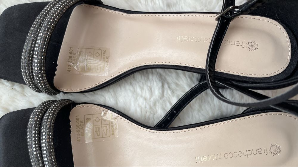 Сатенирани обувки