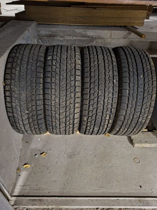 Продаётся зимние шины Yokohama Япония 275/65R17