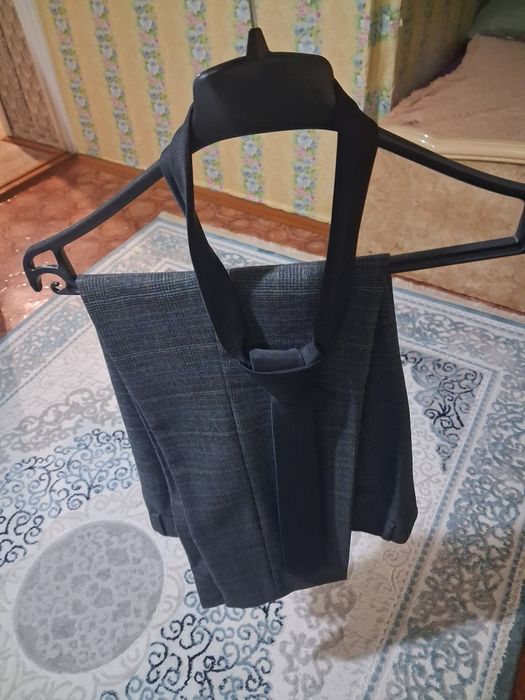 Продам костюм тройка с галстуком