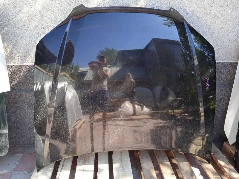 Капот на Subaru Legacy 2004 год