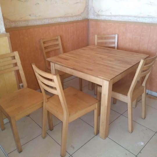Маси и столове от буков материал