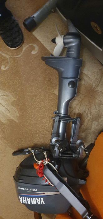 Продавам двигател за лодка ямаха 2.5 конски сили като нов