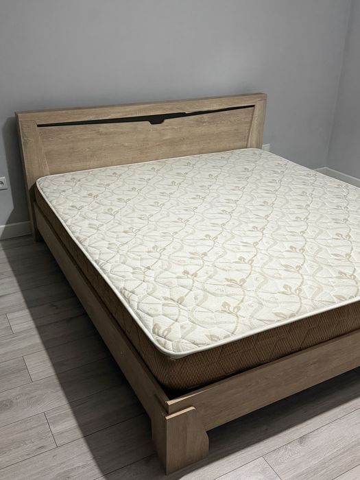 Кровать двуспальное